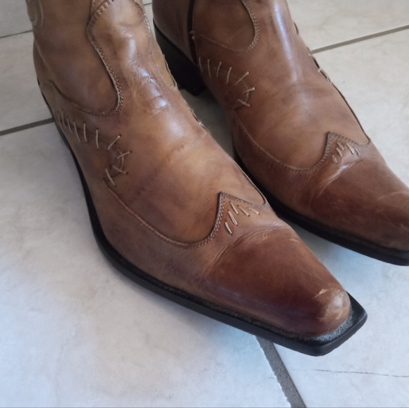 Used Aldo boot size 11 with zipper very good condition - Picture 2 of 9